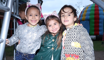  Camila, Raquel y María.