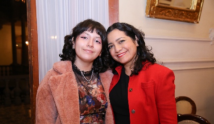  Mina Gutiérrez y Vianey Ramírez.