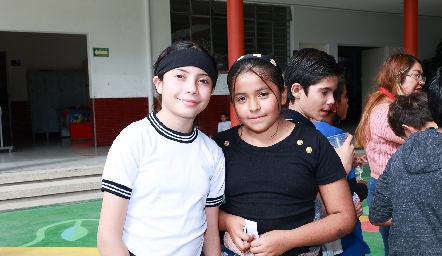  Yessenia Salazar y Ana Nicole.