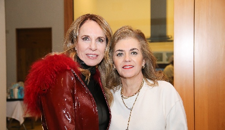  Lupita Santibáñez y Adriana Carrera.