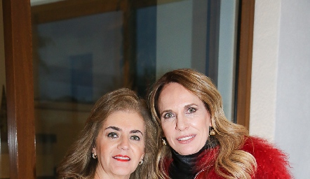  Adriana Carrera y Lupita Santibáñez.
