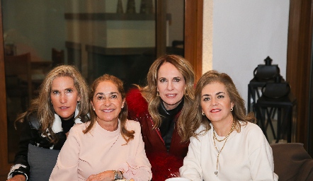  Claudia Quiroz, Patricia Gaviño, Lupita Santibáñez y Adriana Carrera.