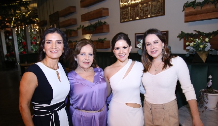  Elvira Sánchez, Gina Lozano, Ilse Gil y Gina Gil.