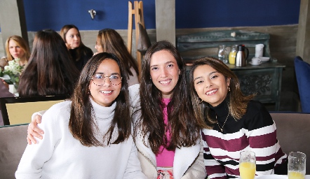  Ceci Dávila, Valeria Rangel y Betty Rodríguez.
