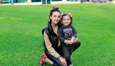  Ana Gaby Astorga con su hija Carlota Cabral.