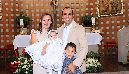  Claudia y Alejandro junto a sus hijos Daniela y Patricio Díaz.