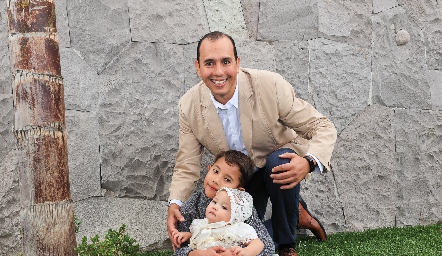  Alejandro y sus hijos Pato y Daniela Díaz.