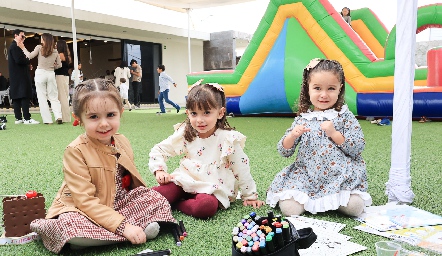 Victoria, Jimena y Roberta.