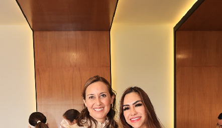  Claudia y Verónica.