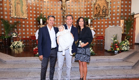  Manuel, Gustavo y Cecilia González, padrinos de Daniela Díaz Infante.