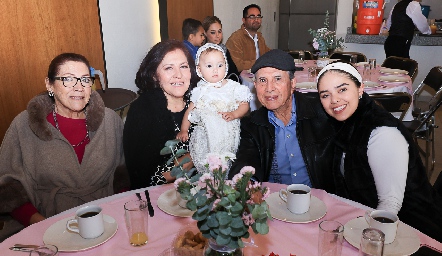  Amparo Gutiérrez, Laura Díaz de León, Daniela Díaz Infante, Samuel Díaz de León Iveet Díaz de León.