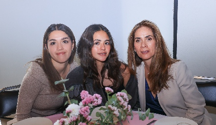  Ana Ceci Córdova, Sofía González y Gabriela Aranda.