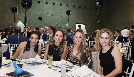  Sandi Medina, Nardina Chevaile, Yadira Calderón y Carmen Galván.