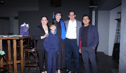  Irma Angélica, Santiago Hernández, Ana Paola Hernández, Héctor Hernández y Luis Fernando.