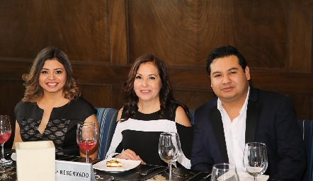  Eli Vázquez, Elizabeth Coronado  y Alfonso Vázquez.