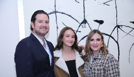  Héctor Vázquez y Sandra Pérez con su hija Isabella.