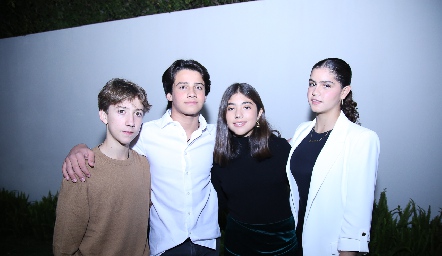  Iñaki Ocejo, Rodrigo Gómez, Paulina Acebo y María Paula Vera.