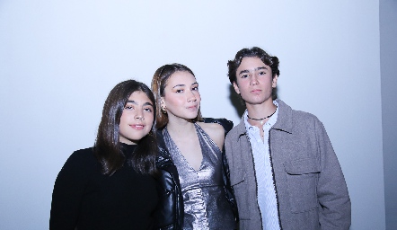  Paulina Acebo, Paloma Artolózaga y Patricio Tapia.