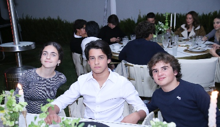  Constanza Fernández, Rodrigo Gómez y Álvaro Gómez.