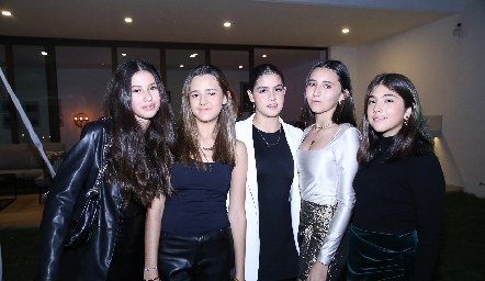  Valeria González, Valentina Fernández, María Paula Vera, Inés Nava y Paulina Acebo.