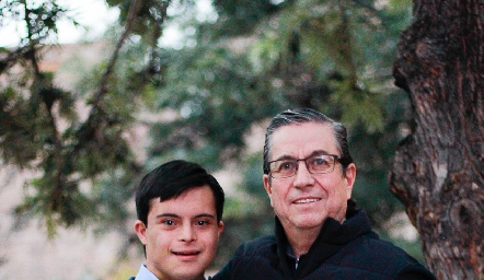  Diego Martínez con su tío Alejandro Sánchez.