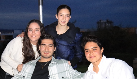  María Duque, Emilio Zacarías, Ana Valeria Almazán y Nicolás Pérez.