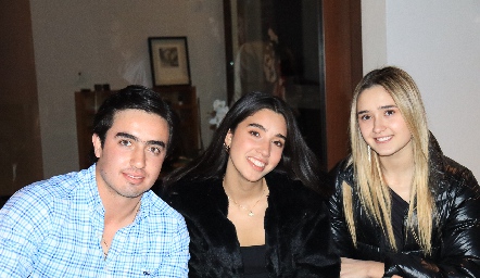  Gustavo Puente, Aranza Padrón y Marina Herrera.