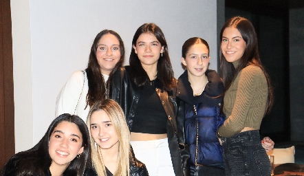  Aranza Padrón, Marina Herrera, María Duque, Natalia Loredo, Ana Valeria Almazán y Jimena Motilla.