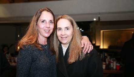  Claudia Pedroza y Claudia Cohen.
