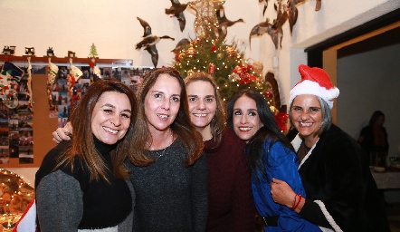  Claudia Flores, Claudia Pedroza, Claudette Mahbub, Rosy Hernández y Verónica Díaz.