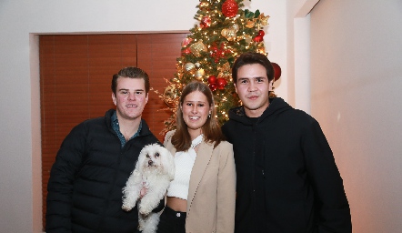  Rodrigo Álvarez, Isa Galván y Diego Buendía.