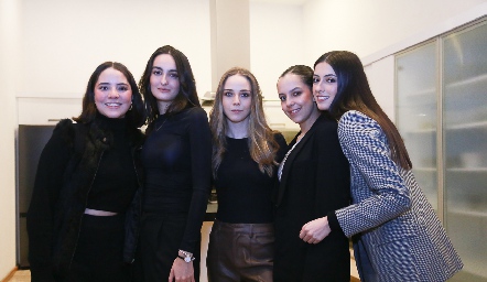  Carlota Nava, Lorenza Gárate, Joaquina Morales, Ximena Delsol y Marina Nieto.
