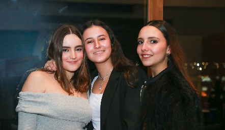  Lorena de la Garza, Paulina González y Valentina Nava.