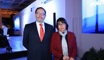  Edmundo y Sara Martínez.