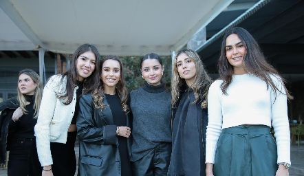  Karina Alcalde, Mari Carmen del Valle, María Muñoz, Paola Dávila y Macarena Villasuso.