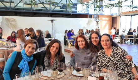  Patricia de la Rosa, Cecilia Jiménez, Verónica Hernández, Laura de la Rosa y Cecilia Hernández.
