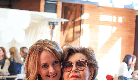  Nena Díez y Adriana González.