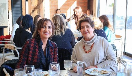  Maricarmen Cambeses y Mónica Berlanga.