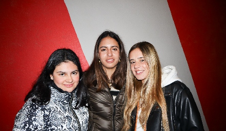  Lorena, María Paula y Martina.