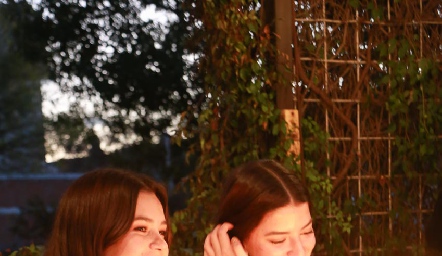  Ánika Lozano y Cinthia González.
