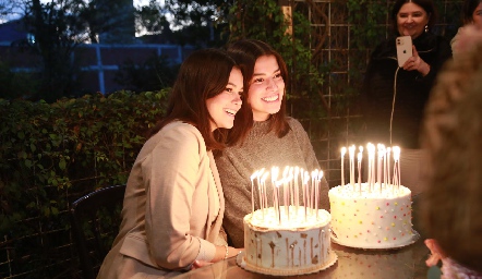  Ánika Lozano y Cinthia González.