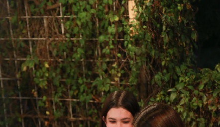  Ánika Lozano y Cinthia González.