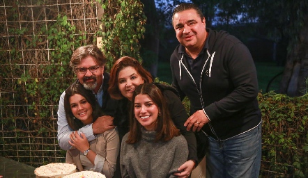  Jorge Lozano, Margaret Lozano, Ánika Lozano, Cinthia González y José Luis González.