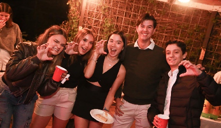  Daniela Noyola, Natalia Gómez, Asae Valle, Andrés González y Patricio Atch.