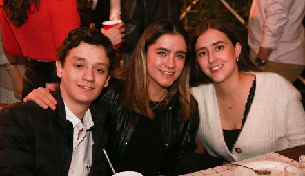  Patricio Atch, Andrea Herrera y Ana Luisa Cerda.