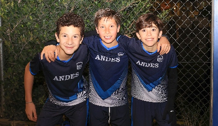  Santiago, Andrés Medlich y Santiago Benavente.