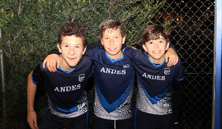  Santiago, Andrés Medlich y Santiago Benavente.