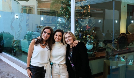  Cristina Chevaile, Martha Carrillo y Silvia Aguilar.