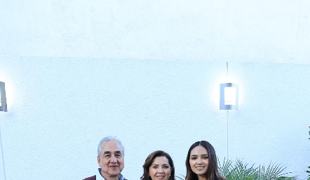  Juan Manuel Rocha, Martha Carrillo y Cristina Rocha.