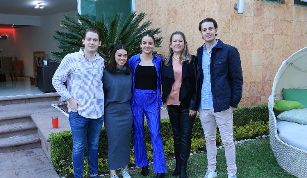  Diego Bedolla, María José Ortiz, Montse, Lorena y Checo Bedolla.